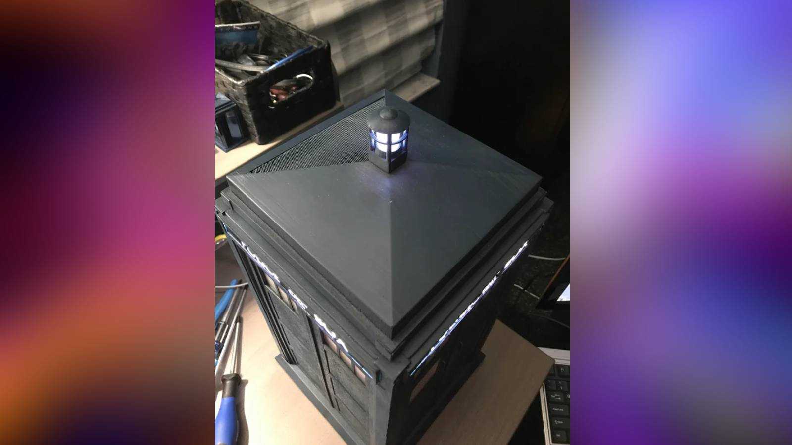 Image of the custom TARDIS PC by Reddit user ScottyArrgh.