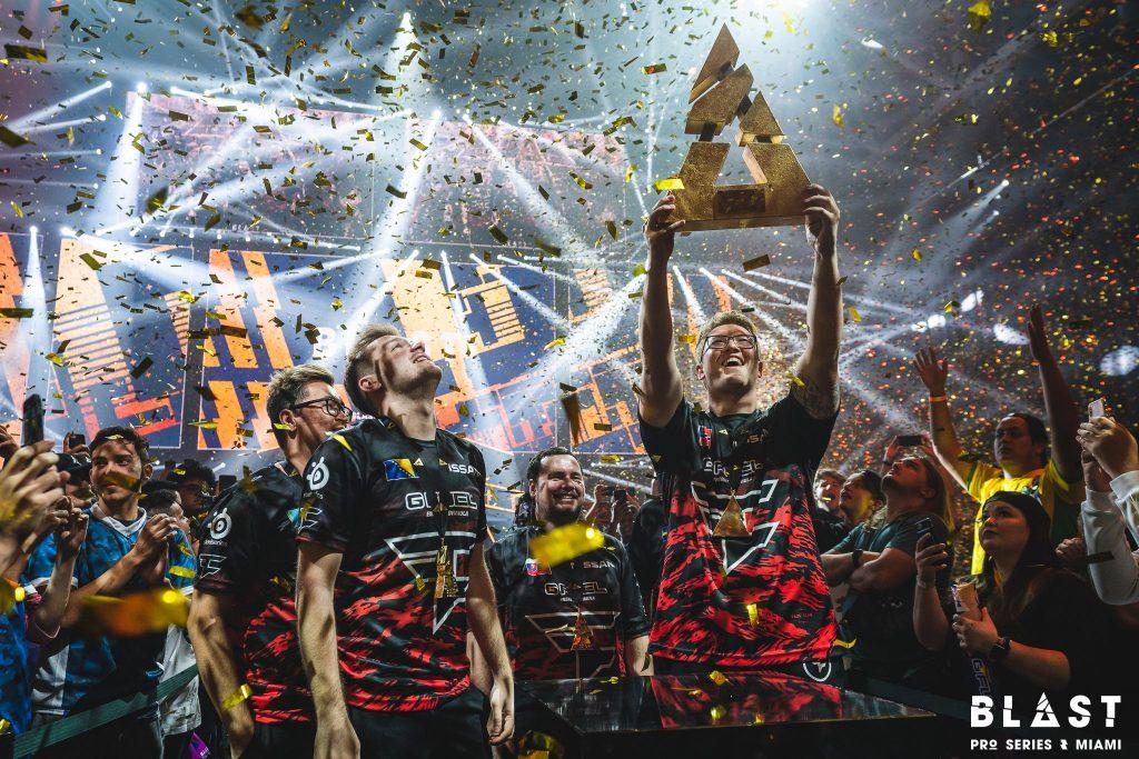 FaZe Clan CSGO holding BLAST trophy