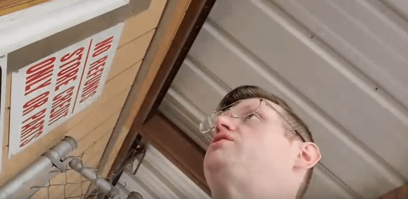 IRL streamer Burger Planet at a junk yard