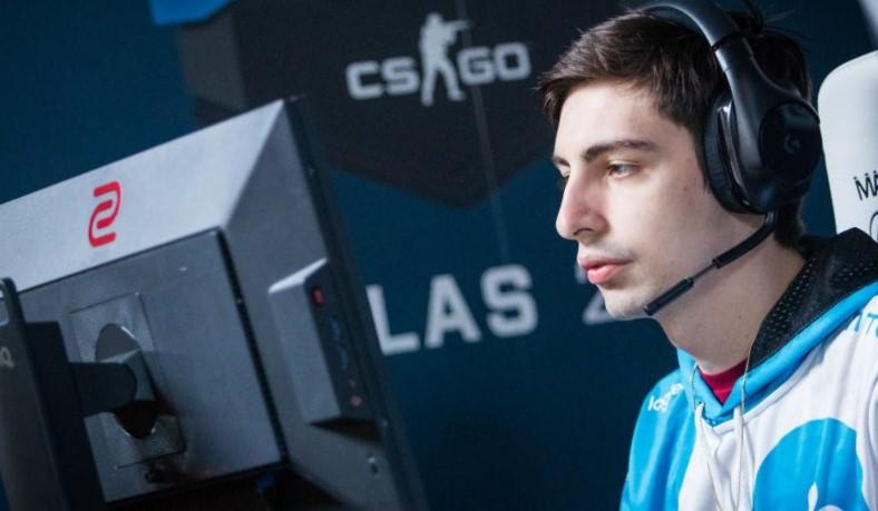 shroud competing at ESL Pro League.