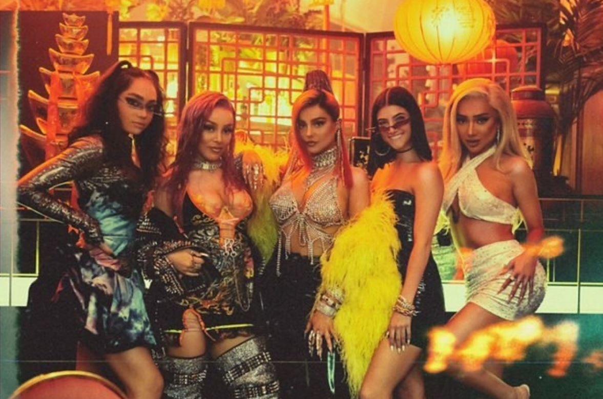 Charli D'Amelio, Nikita Dragun, Avani Gregg, Doja Cat and Bebe Rexha pose for a group photo.