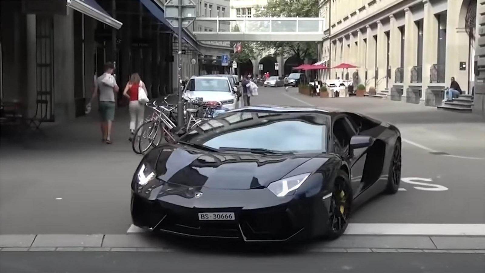 Drake Lamborghini Aventador