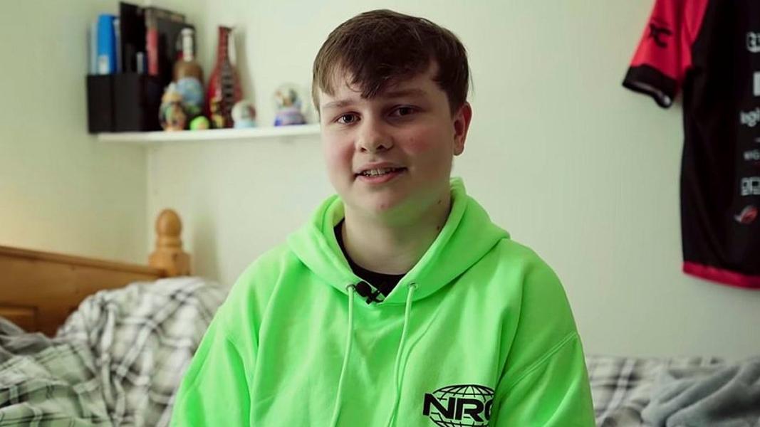 Benjyfishy in NRG hoodie