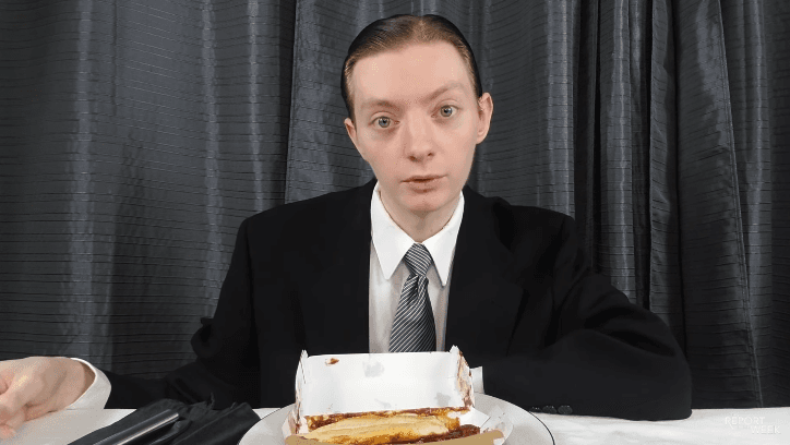 Reviewbruh scores the McRib.