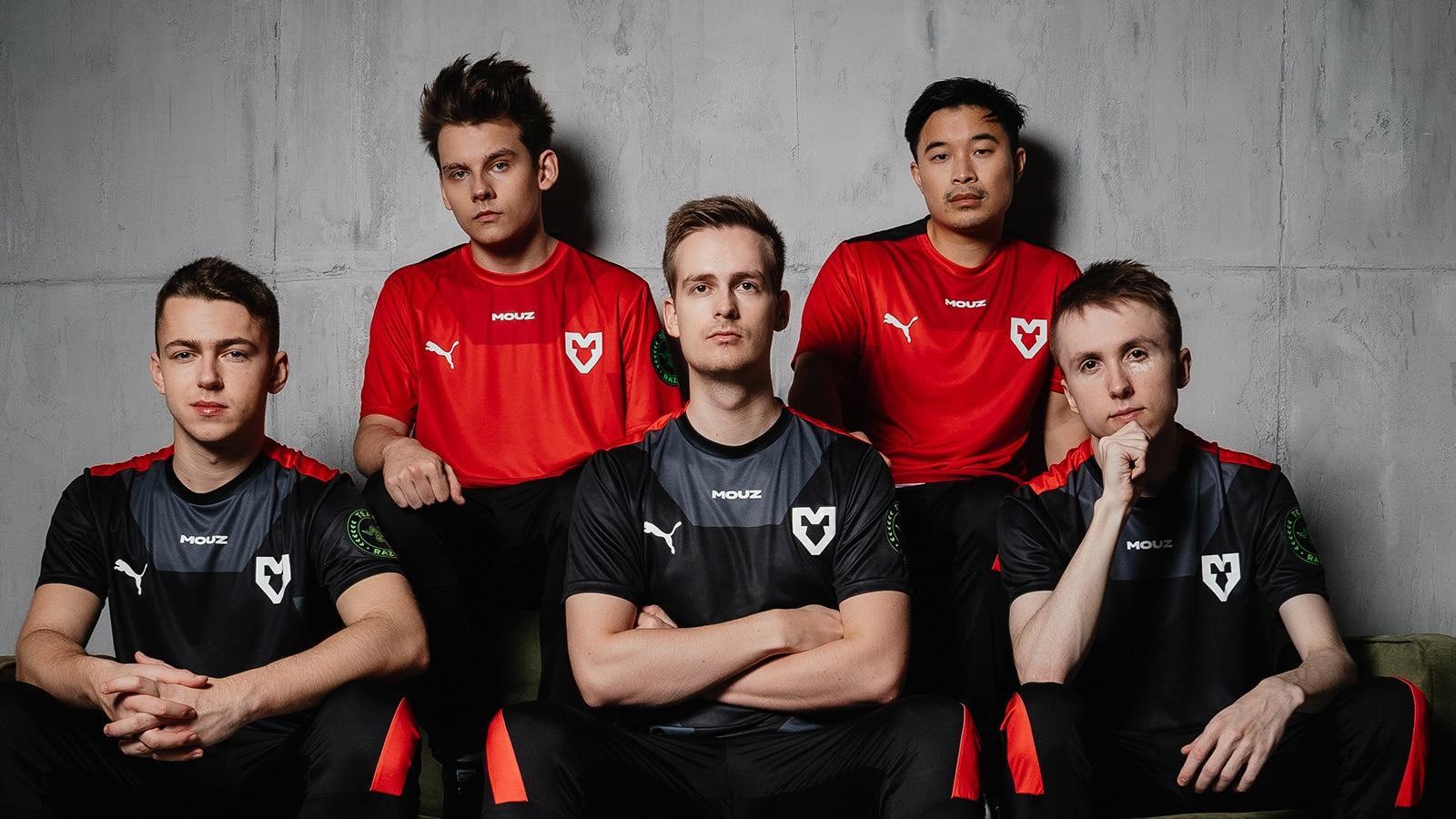 MOUZ CSGO Team wearing PUMA apparel