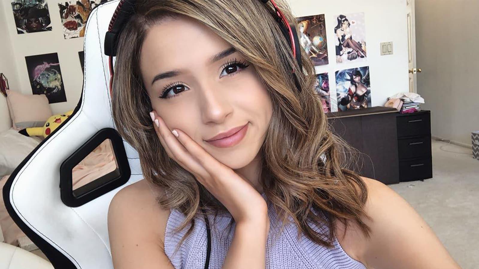 pokimane posing for selfie