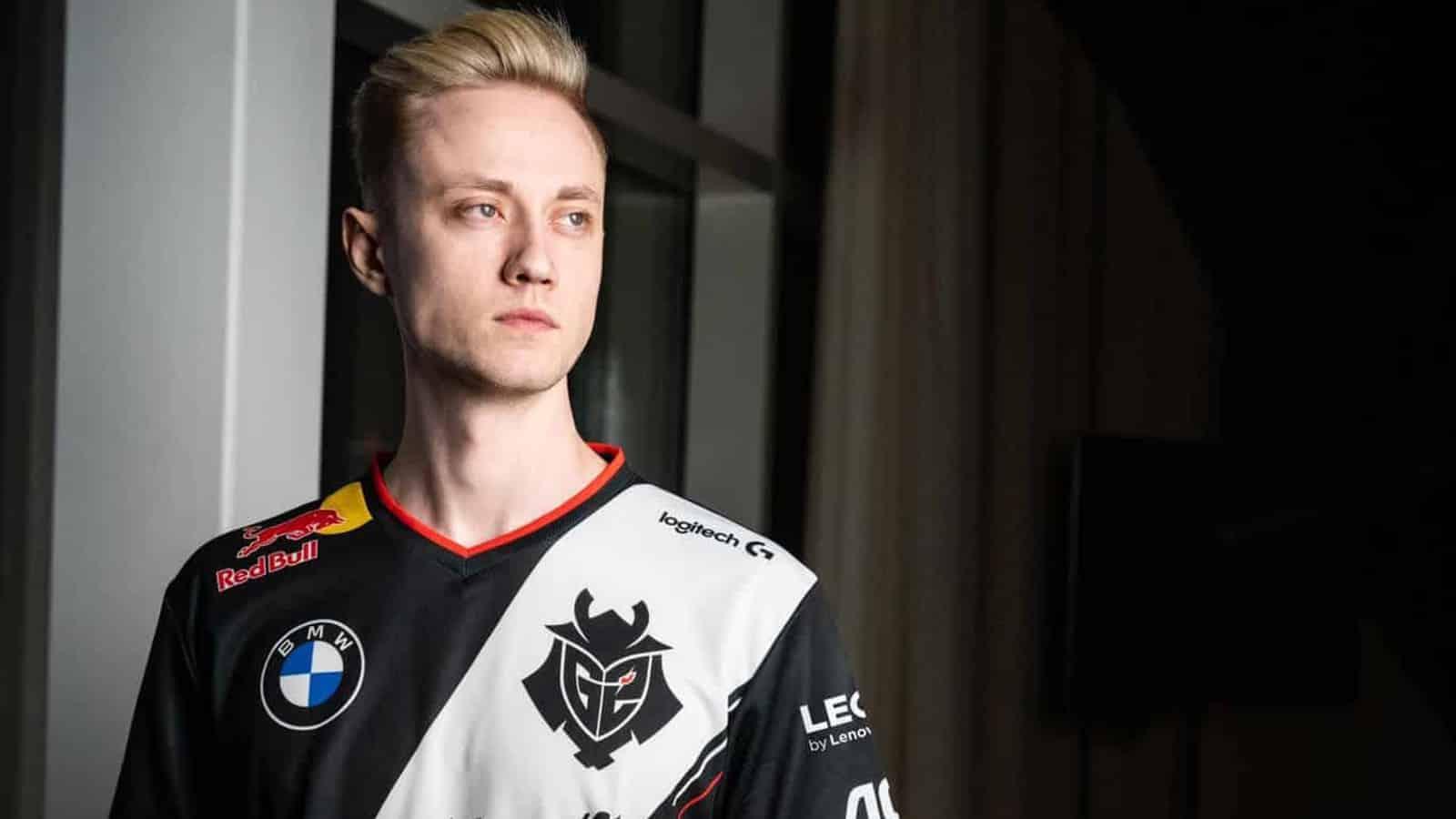 LoL star Rekkles poses in G2 jersey