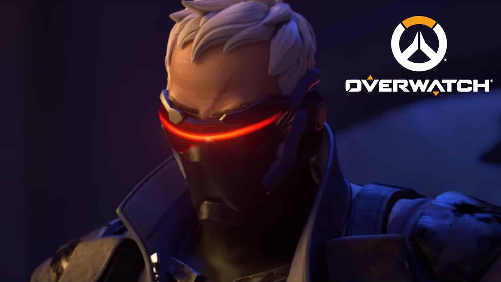 Soldier 76 uses visor