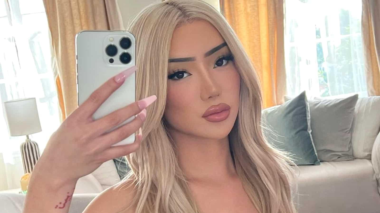 Nikita Dragun taking a selfie