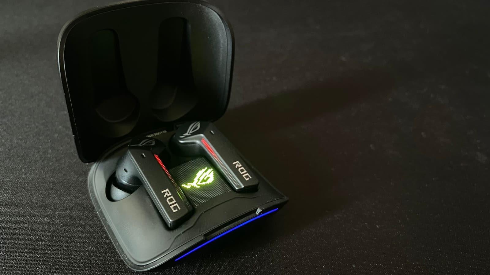 ASUS ROG Cetra TWS in charging case