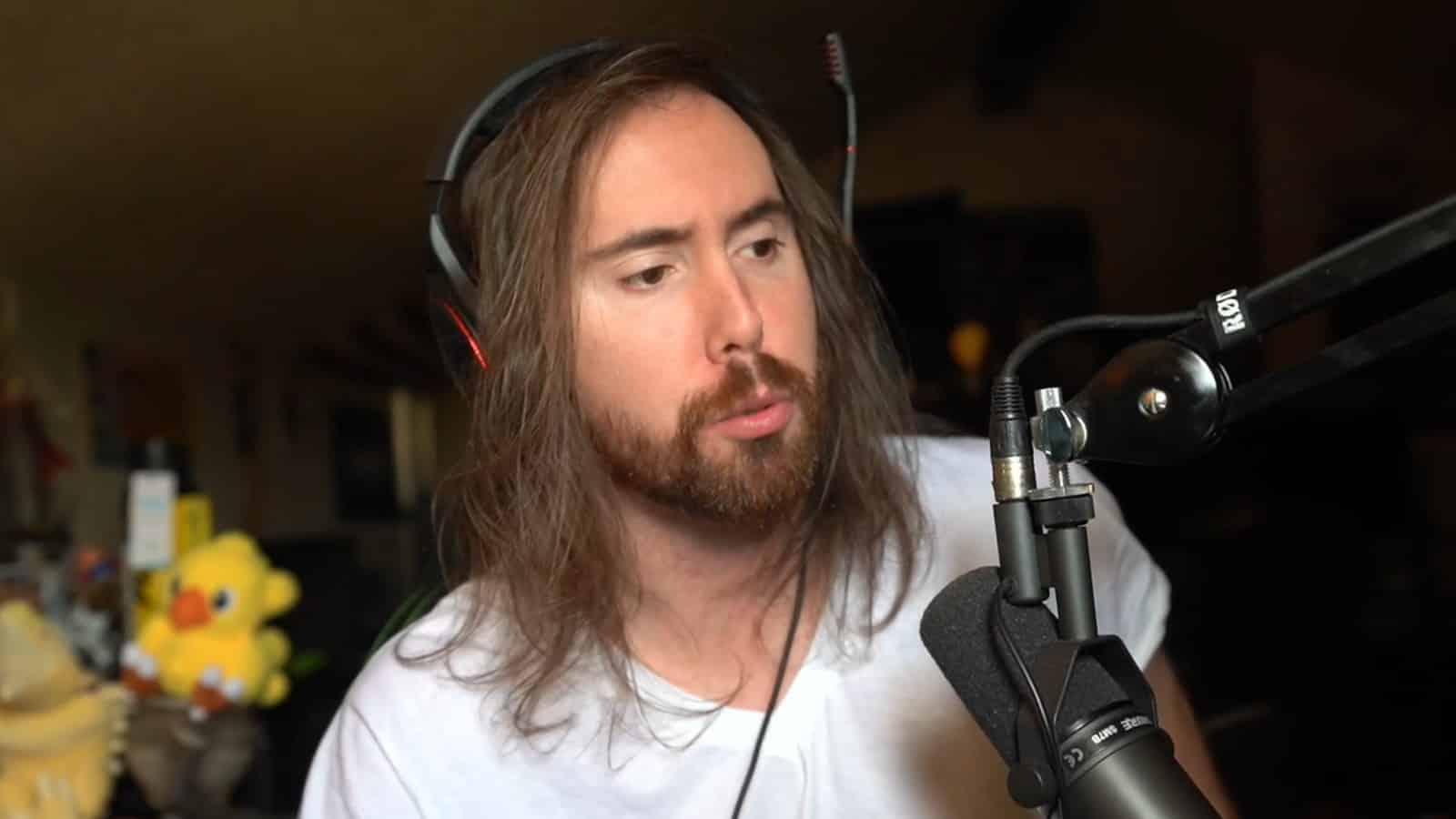 Asmongold streaming on Twitch