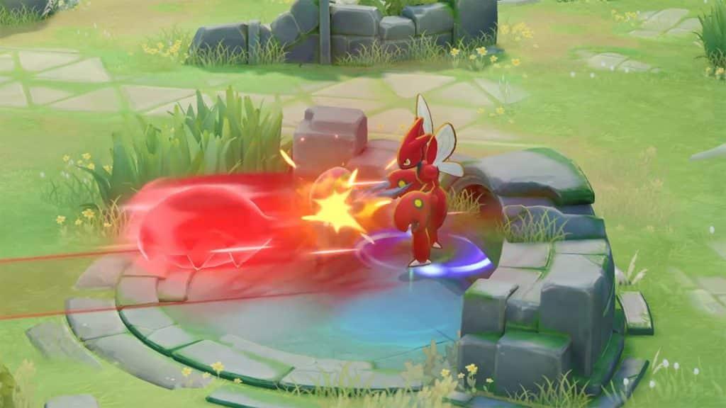 Scizor attacking an enemy in Pokemon Unite