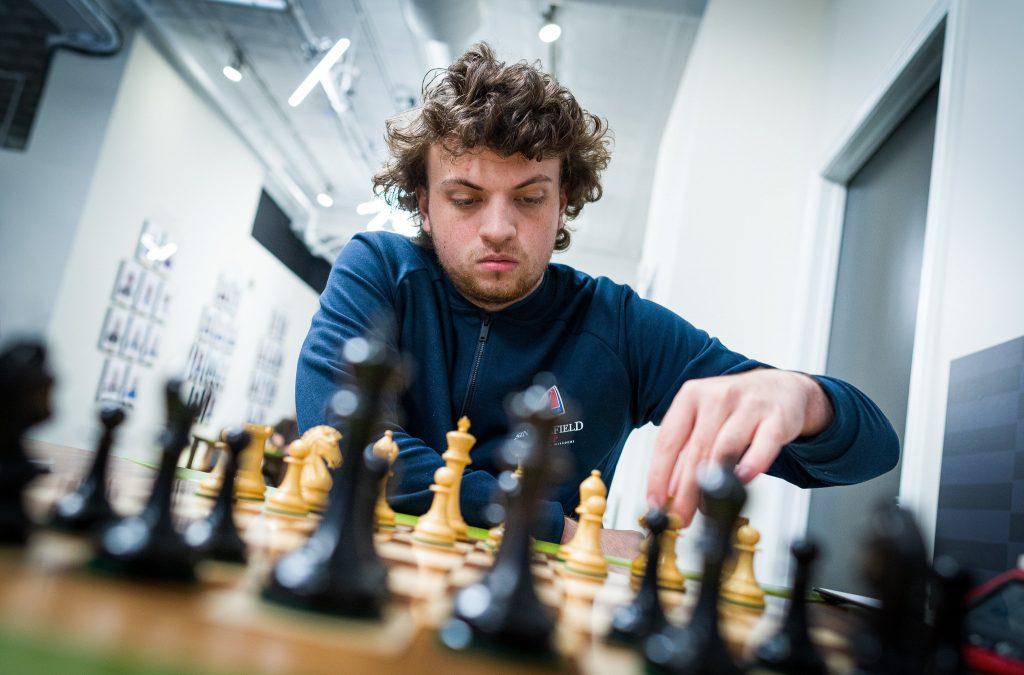 Hans Niemann playing chess