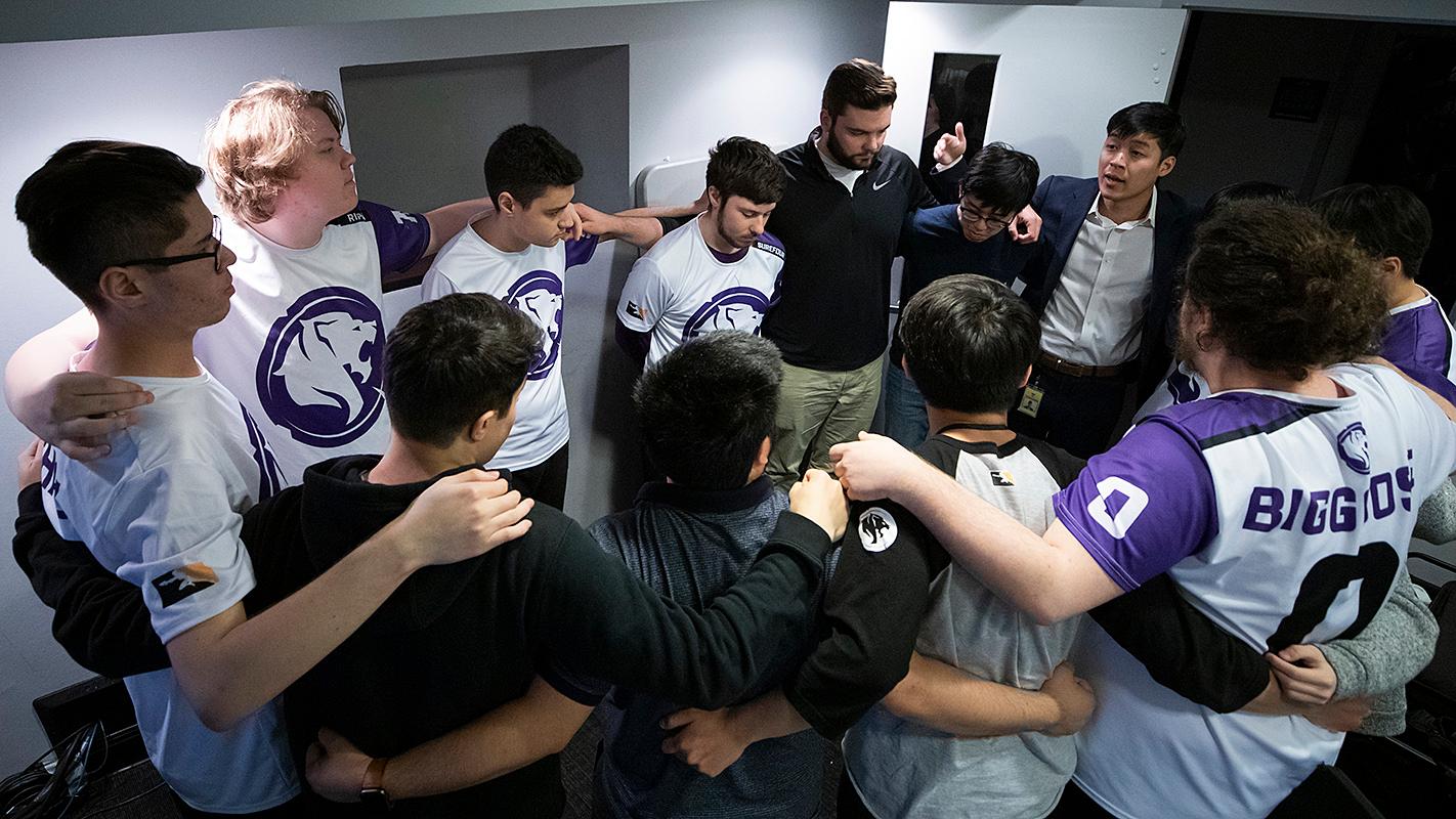 LA gladiators in a team huddle