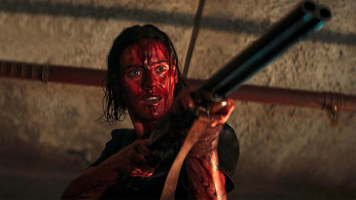 Hero Beth in Evil Dead Rise.