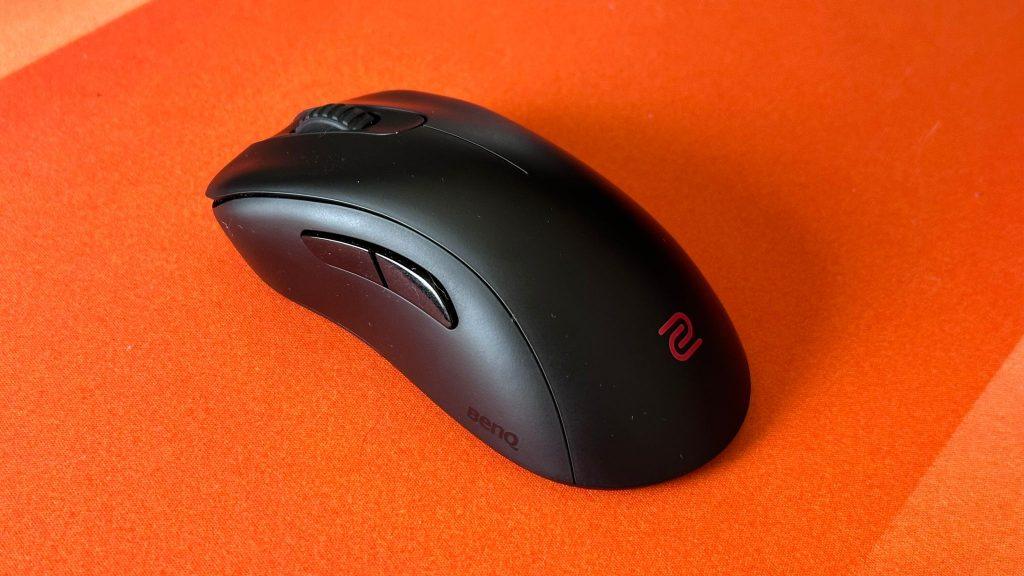 Zowie EC3-CW on a desk