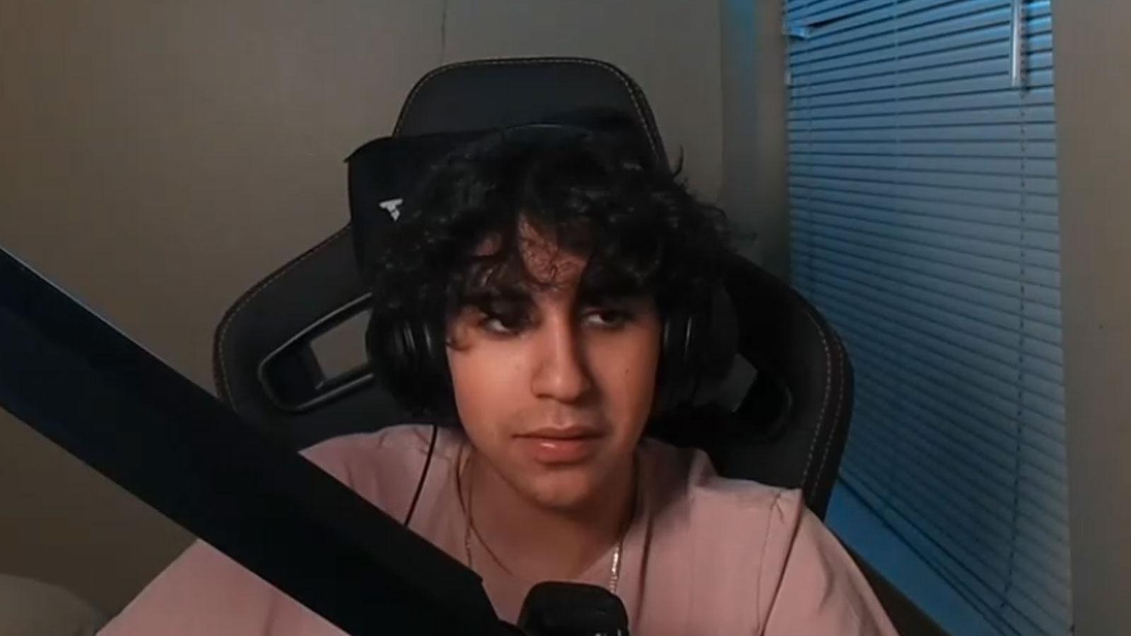 Fortnite streamer HydraSZN sat in his chair