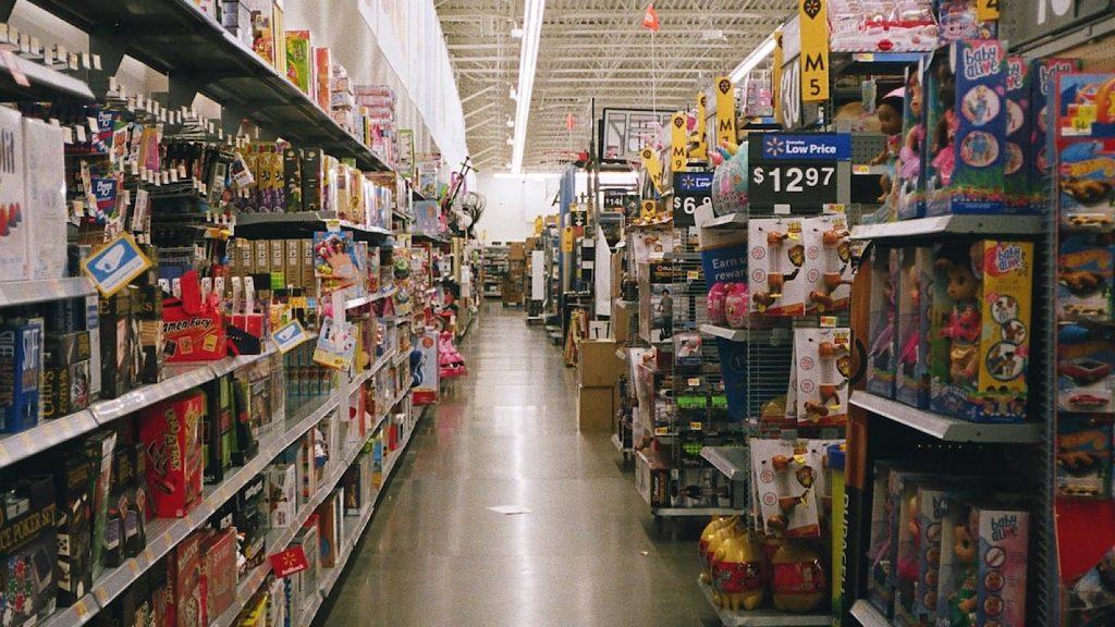 TikTokers agreed that Walmart could use more cashiers at the registers rather than the self-checkout line.