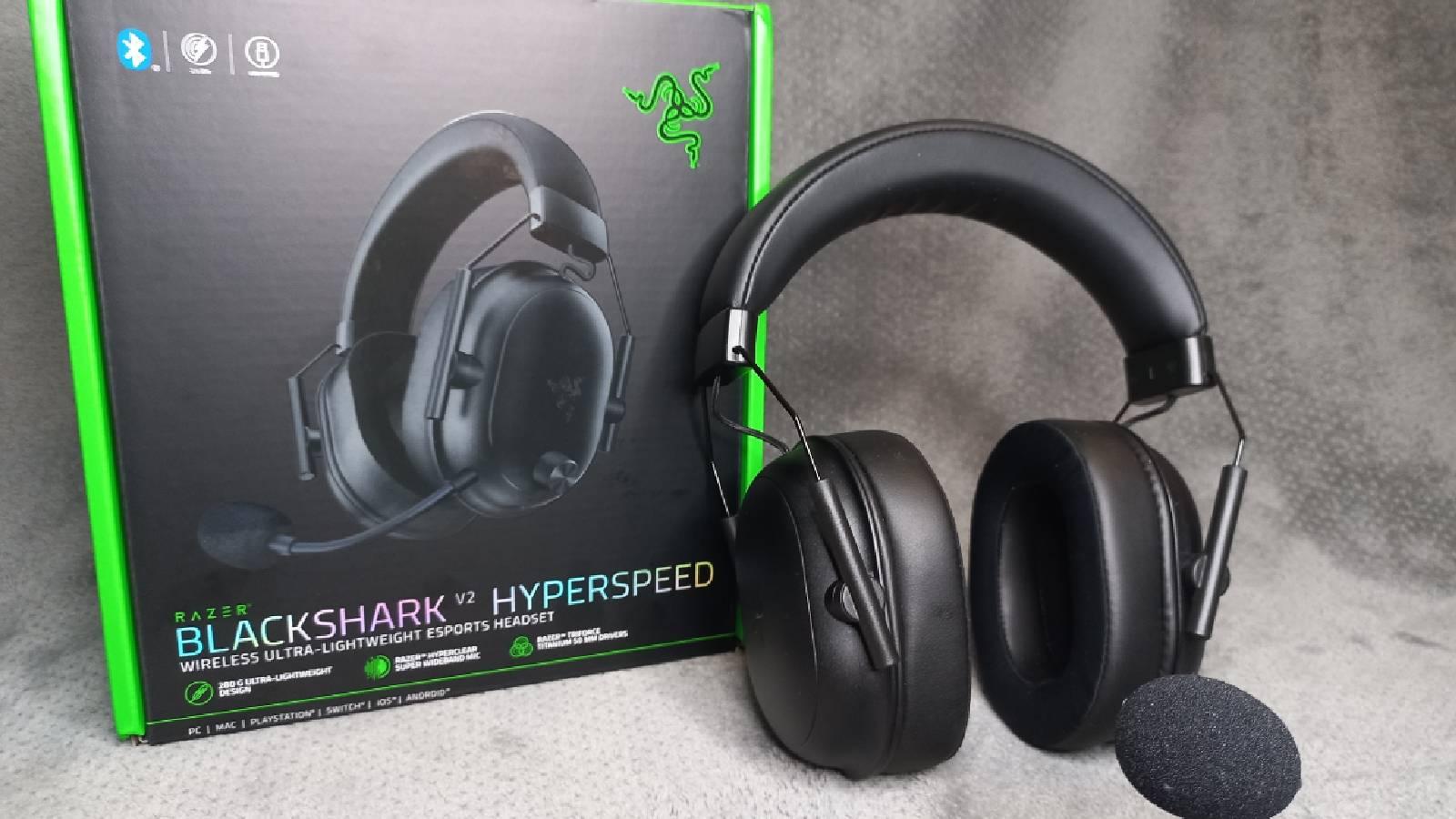 Razer Blackshark V2 Hyperspeed headset with box