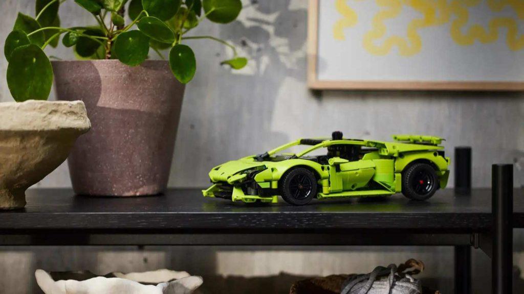 LEGO Technic Lamborghini Huracán Tecnica on display