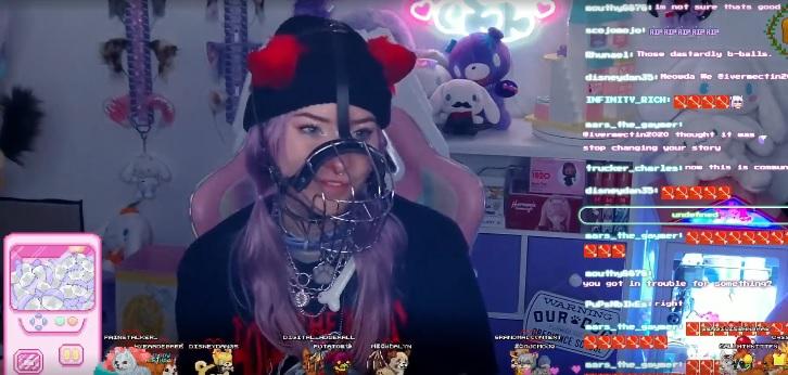 twitch streamer meowdalyn wears a muzzle.