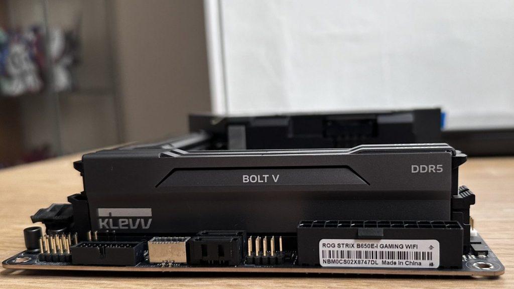 Klevv Bolt V on ITX motherboard