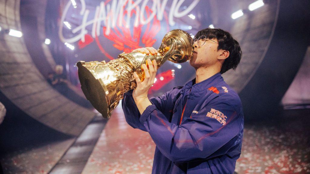 Ruler lifts the 2023 MSI trophy