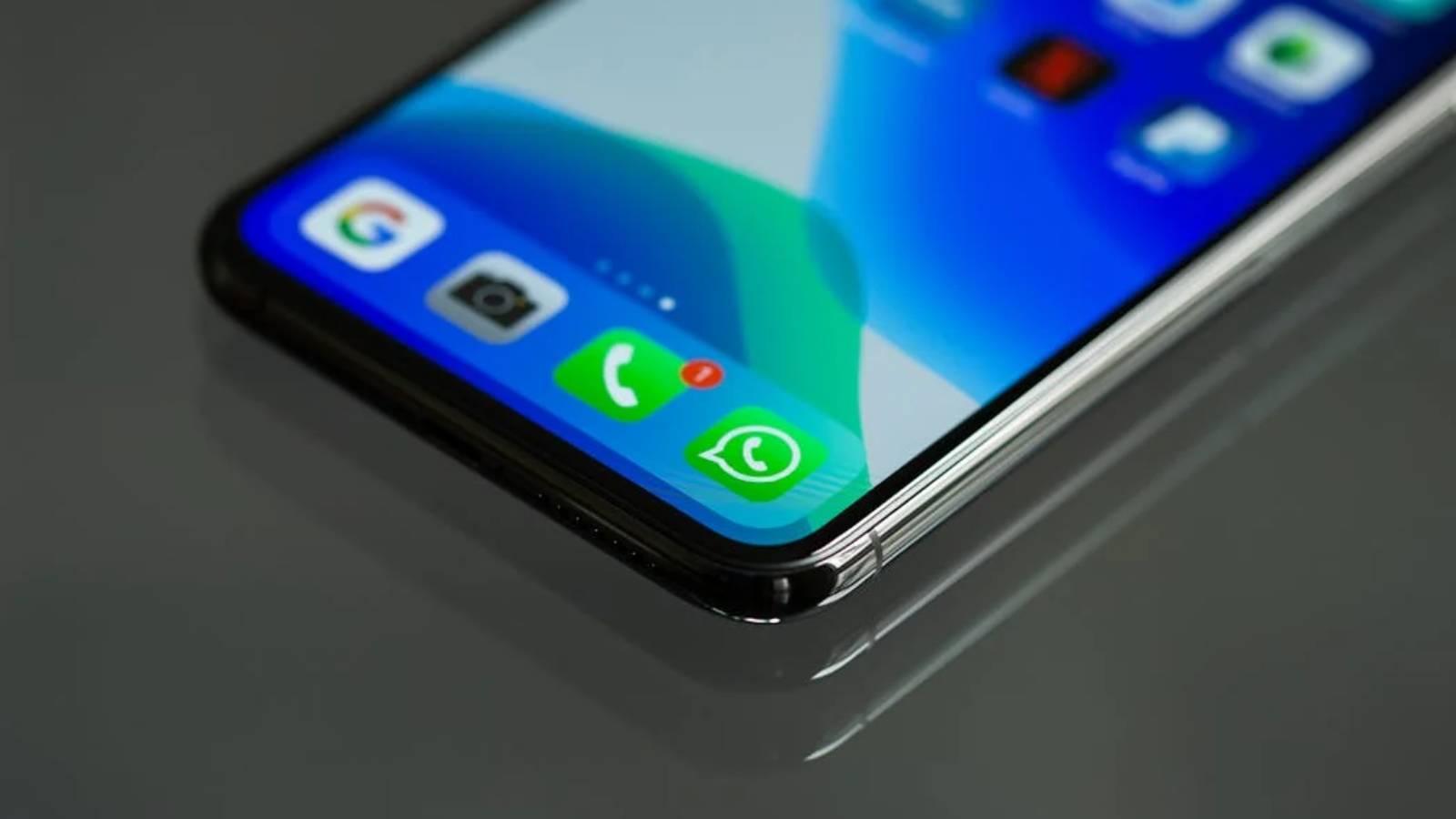 'Close-Up Photo of Smartphone' by Torsten Dettlaff on pexels.com