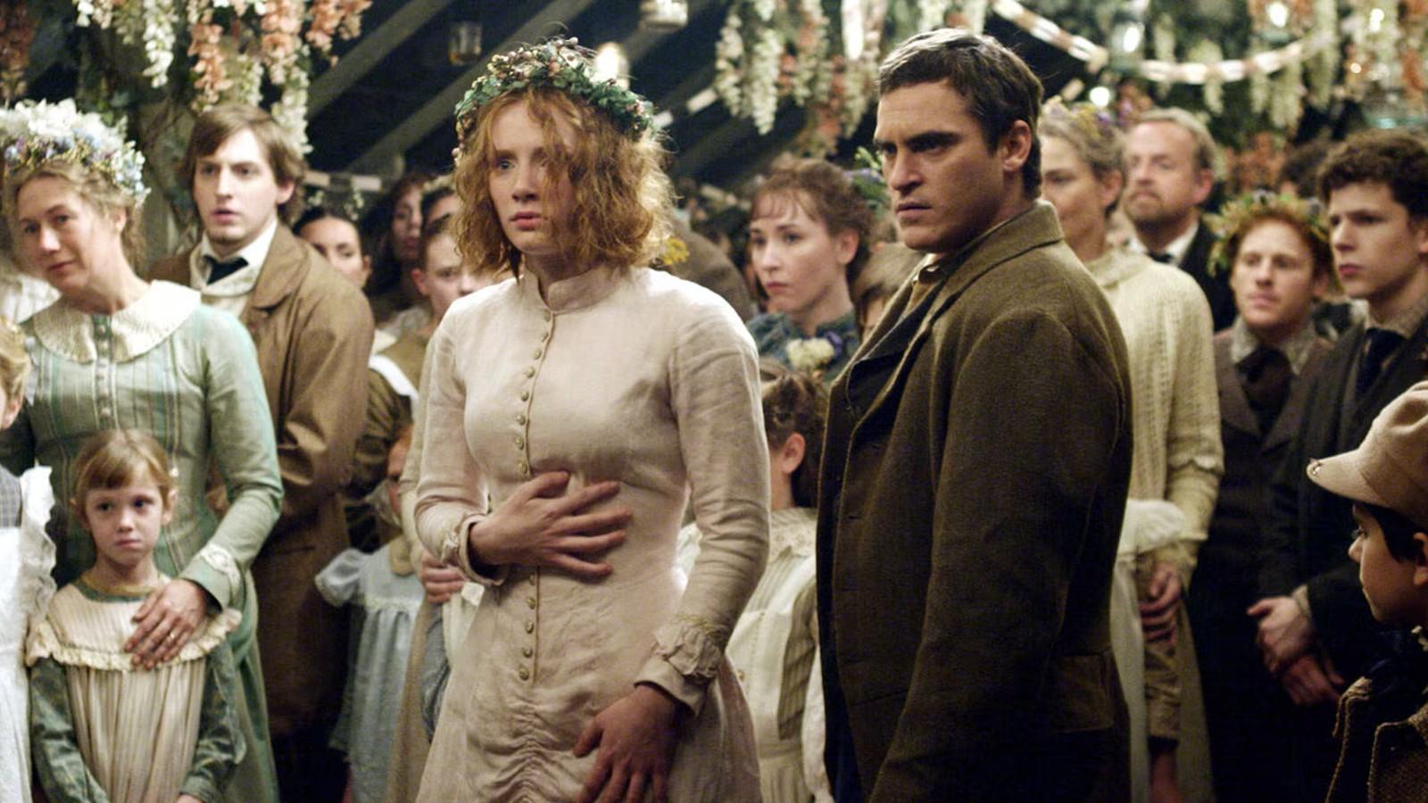 Bryce Dallas Howard and Joaquin Phoenix in The Village