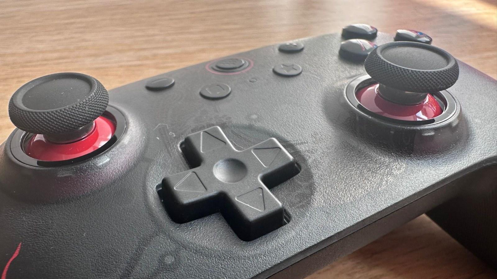 Ultimate 2C controller close up shot