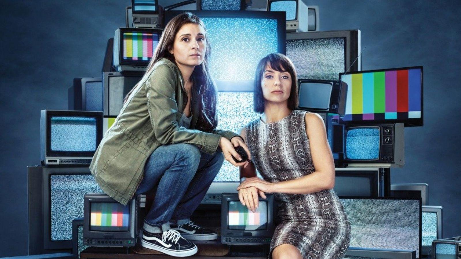 Shiri Appleby and Constance Zimmer in UnREAL.