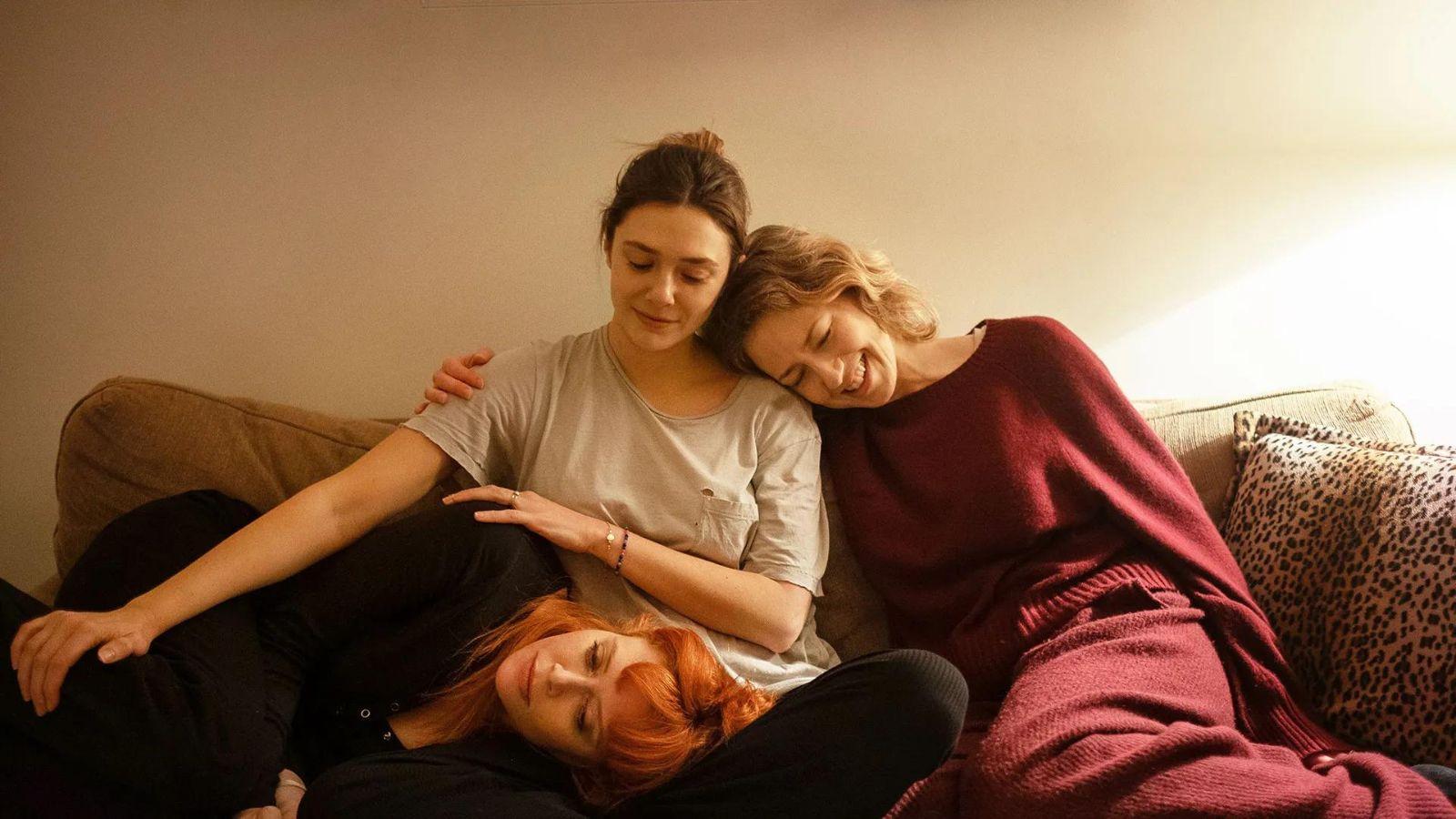 Natasha Lyonne, Elizabeth Olsen, and Carrie Coon in His Three Daughters