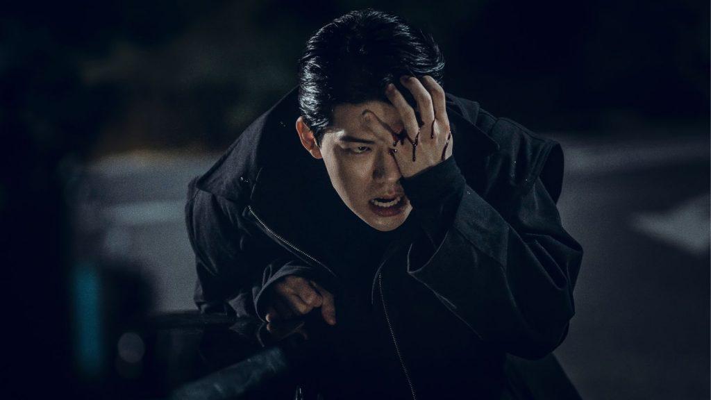 Seung-Jo has his eye taken out in Gyeongseong Creature Season 2