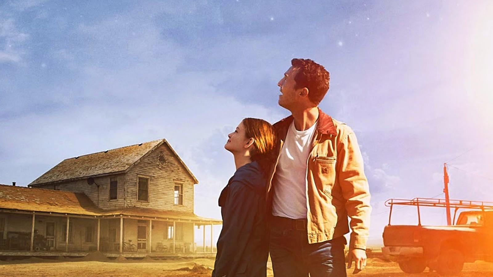 Father and daughter look to the skies in Interstellar poster.