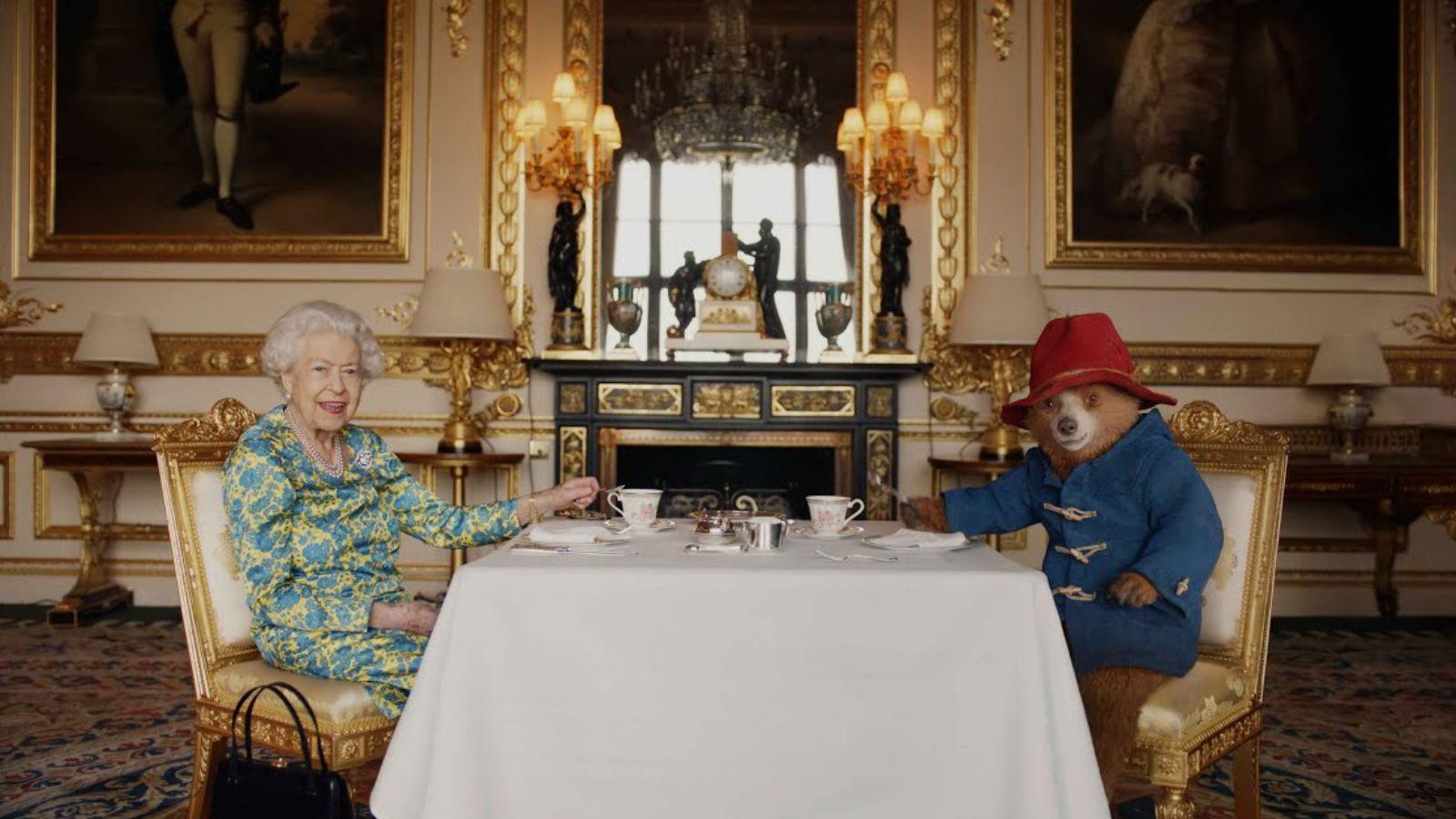 Paddington and Queen Elizabeth II in the Platinum Jubilee short film