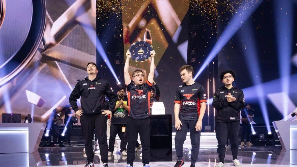 atlanta faze lift esports world cup mw3 trophy