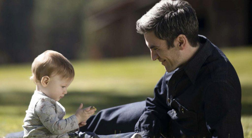 Jamie Dutton playing with his son on Yellowstone