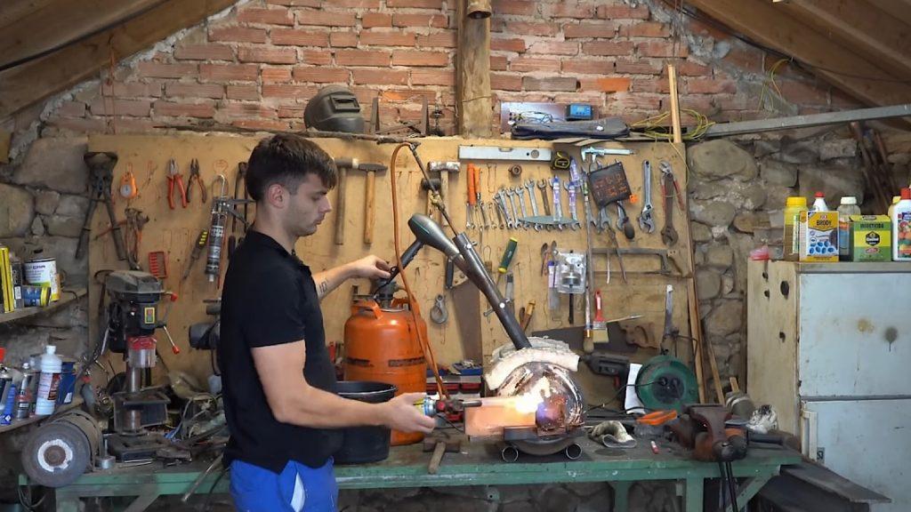 Alberto operating in his workshop on his family farm.